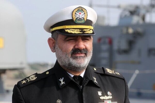  الجيش الايراني يطلق مدمرتين جديدتين في المياه 