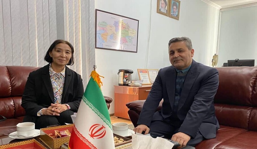 إيران وكازاخستان تؤكدان على تبادل المقالات العلمية والبحثية