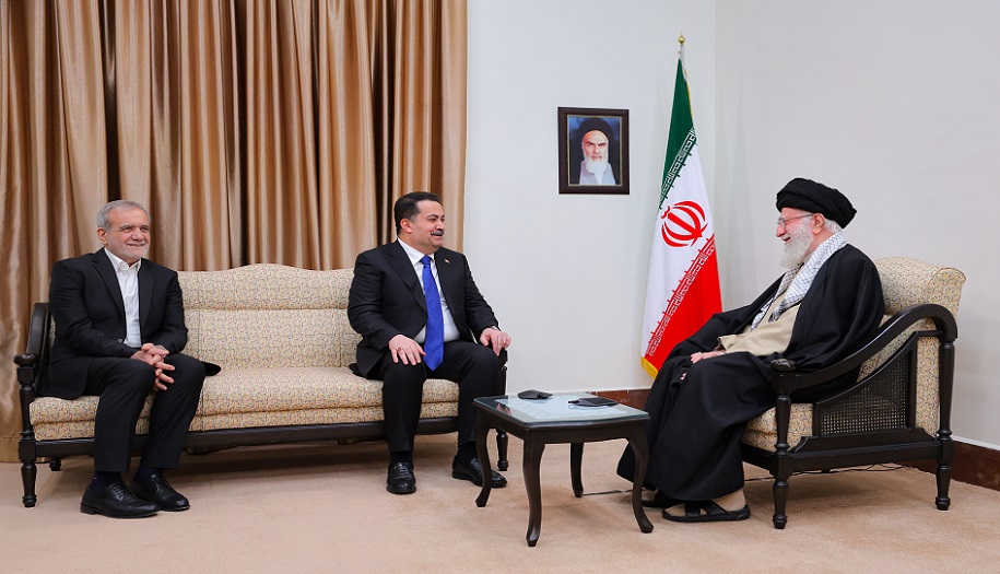 الامام الخامنئي يستقبل رئيس الوزراء العراقي 