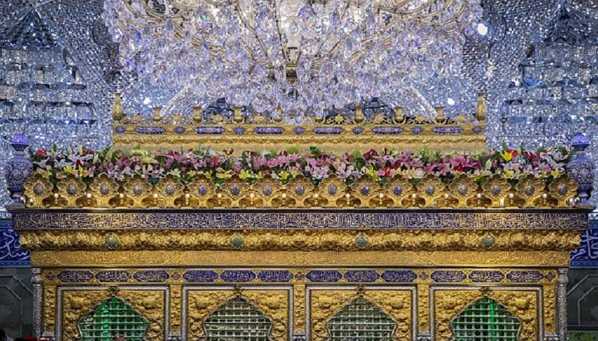 گل آرايي ضريح حرم مطهر عباسي همزمان با ميلاد امام علي (عليه السلام)