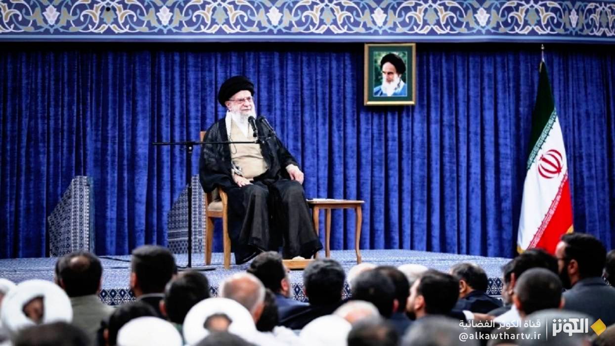  الإمام الخامنئي: لو توحدت الأمة الإسلامية لما وقعت مآسي فلسطين وتعرض اليمن للضغط 
