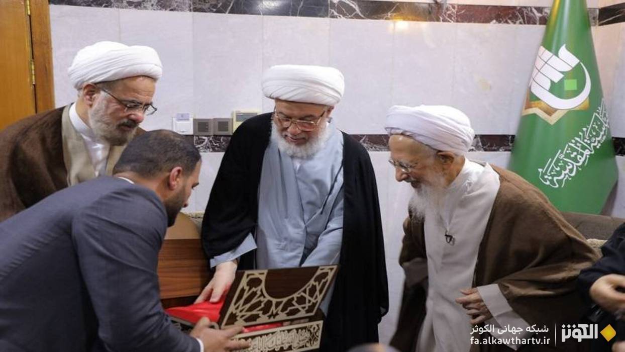 اهدای پرچم‌های متبرک به آیت‌الله جوادی آملی؛ تجلیل از مقام علمی و معنوی