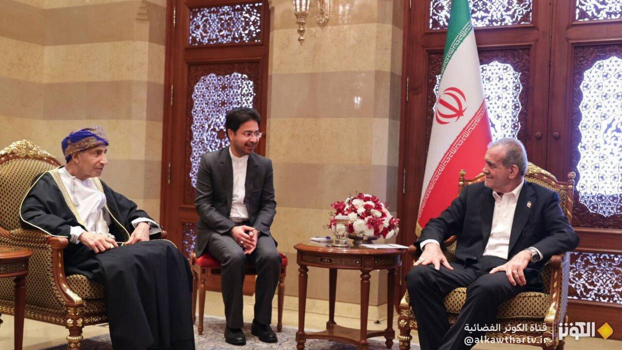 الرئيس بزشكيان يؤكد من مسقط أهمية ترسيخ العلاقات الإيرانية العُمانية خدمةً للمصالح المشتركة والاستقرار الإقليمي