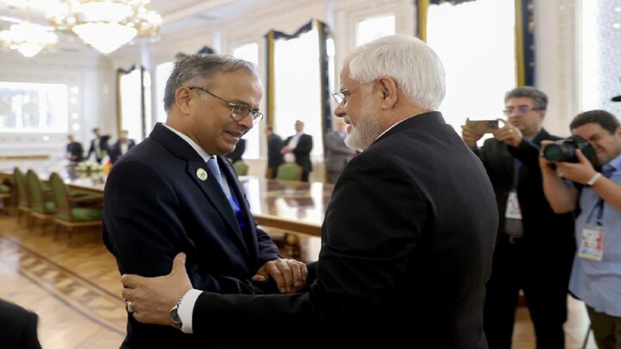 عارف يعلن عن استعداد إيران لنقل خبراتها في مجال أمن الفضاء الإلكتروني إلى منظمة ايكو