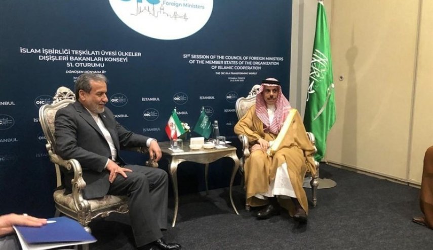 وزير الخارجية الايراني يلتقي نظيره السعودي والقطري في اسطنبول