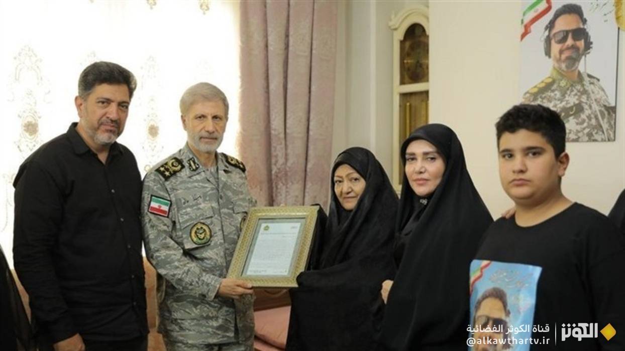  اللواء حاتمي: الجيش مستعد بكل قواه للدفاع عن الثورة والوطن 