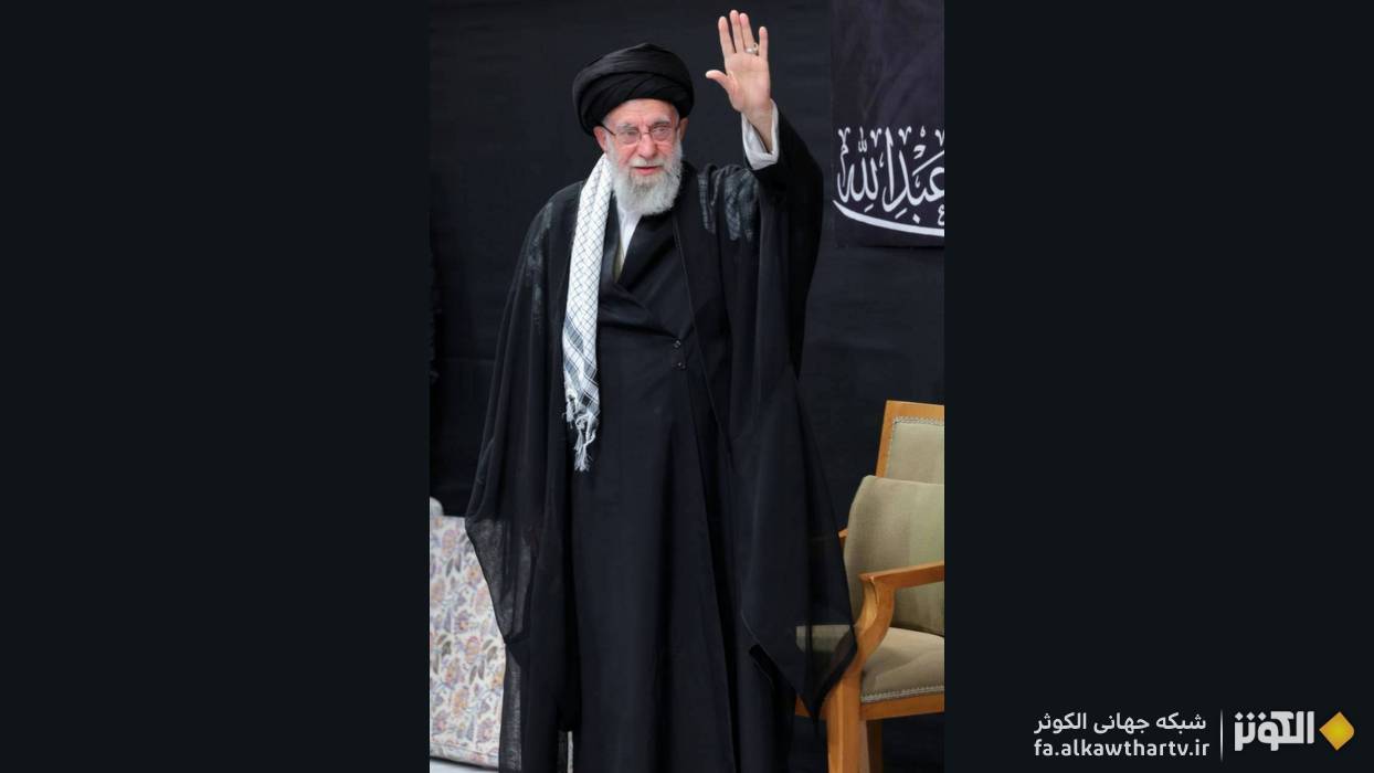 پیام‌های قاطع رهبر انقلاب در حضور علنی در حسینیه امام خمینی(ره)