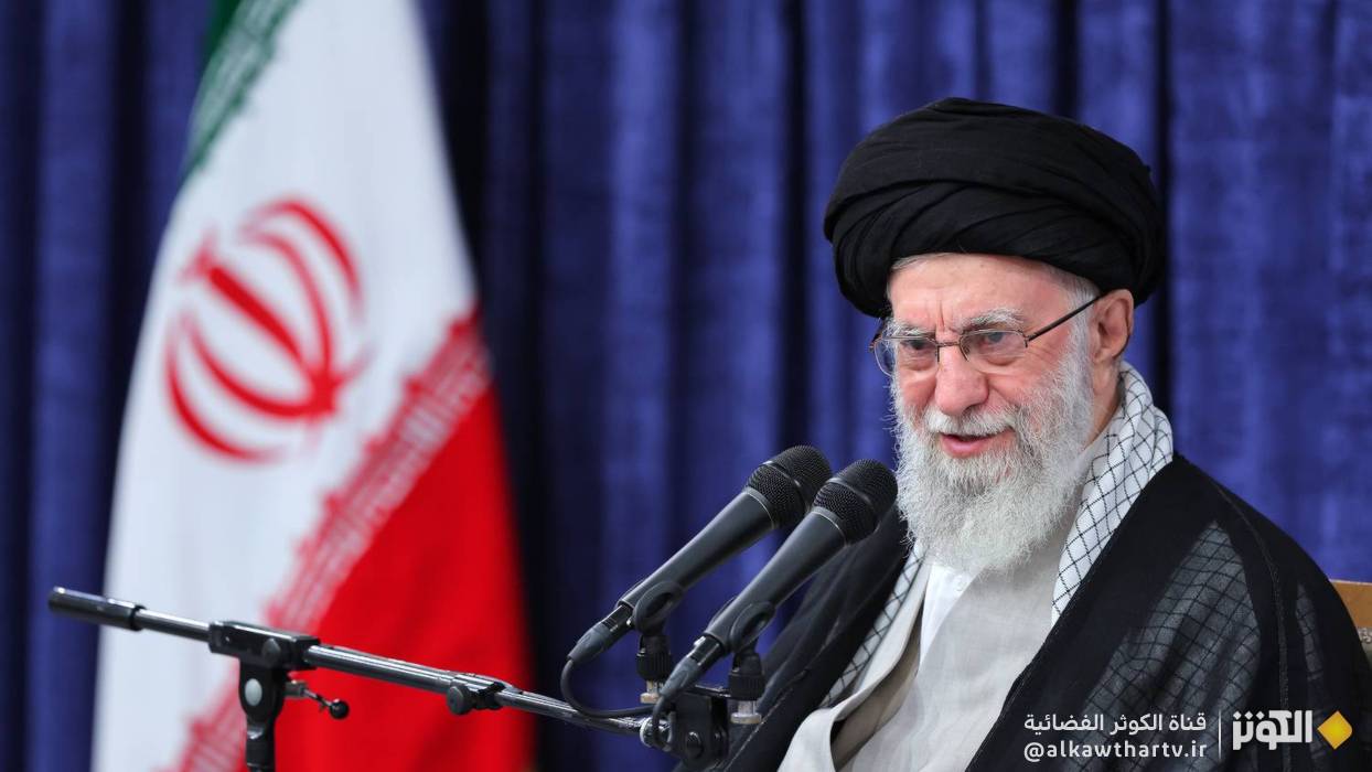  الامام الخامنئي: الشعب الإيراني أفشل مخططات العدو وردّ عدوانه بضربة حساسة وموجعة