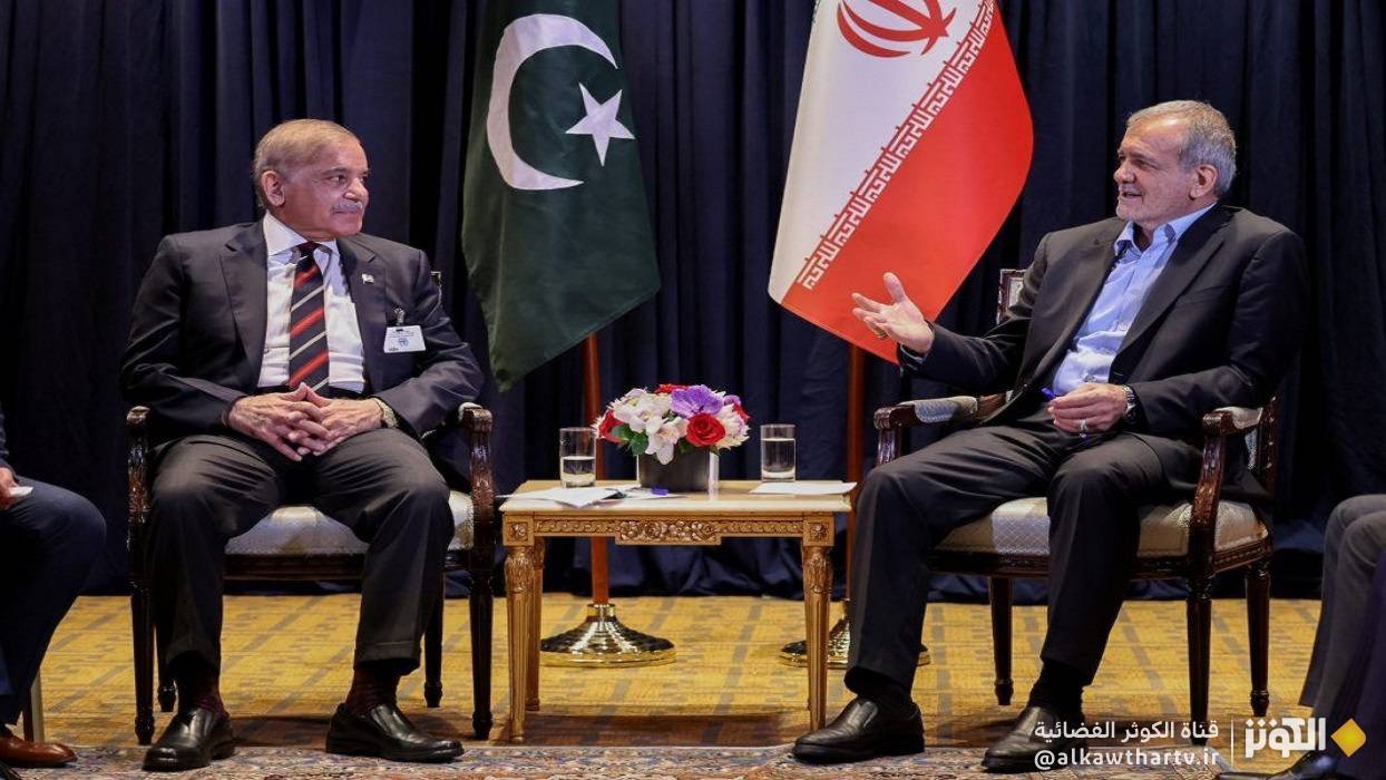 ايران وباكستان توقعان 12 وثيقة تعاون ثنائية في مجالات مختلفة