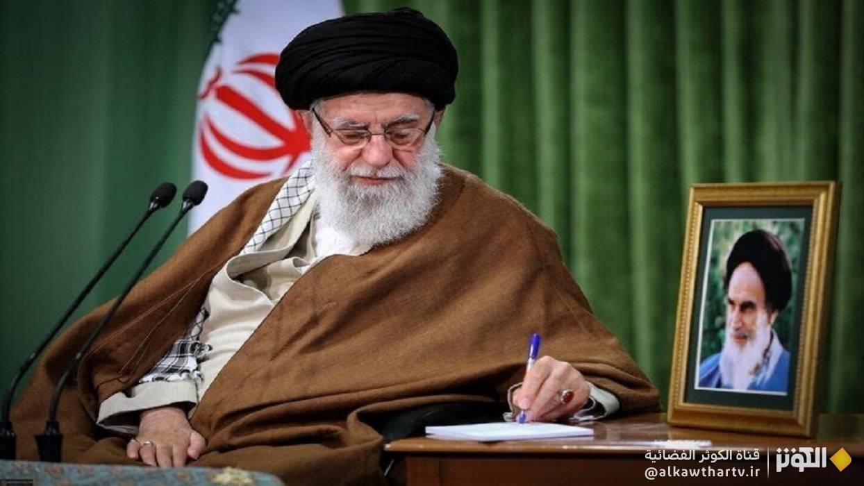 قائد الثورة يعين علي اكبر أحمديان وعلي شمخاني ممثلين له في مجلس الدفاع