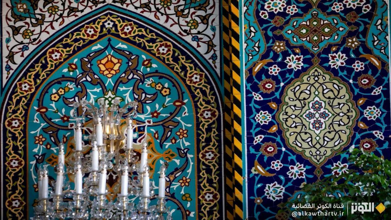 زخارف ونقوش تحكي قدسية المكان مرسومة على جدران الحرم الحسيني +الصور
