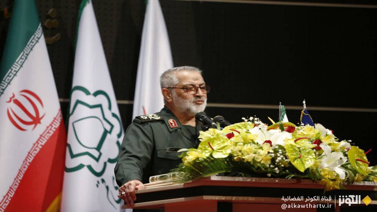 قائد عسكري : ايران لن تستأذن احدا لتصنيع معداتها العسكرية المتطورة