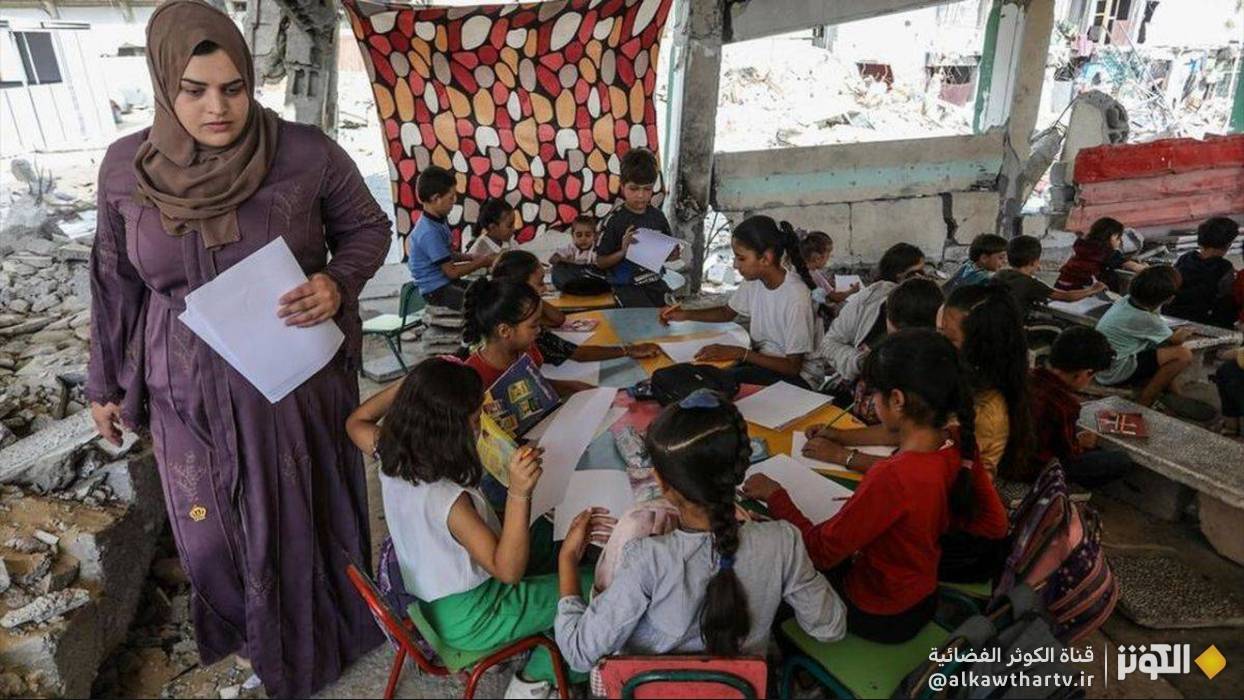 التعليم في غزة تحت القصف: المعلمون يصنعون الأمل وسط الخراب