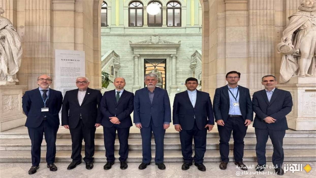 وزير الثقافة الايراني يتفقد المكتبة الوطنية الإسبانية