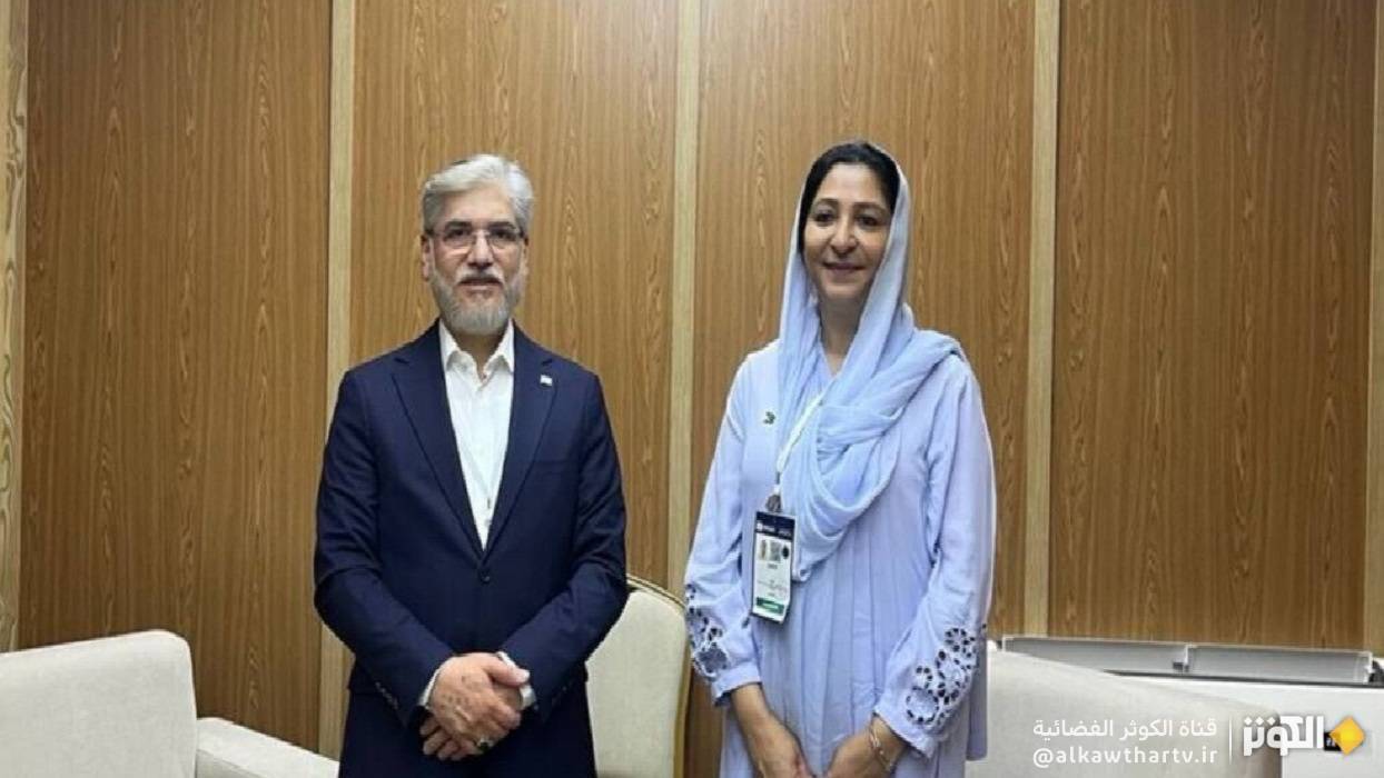 وزير العلوم الإيراني يجتمع بوزيرة التعليم الباكستانية على هامش مؤتمر اليونسكو في سمرقند