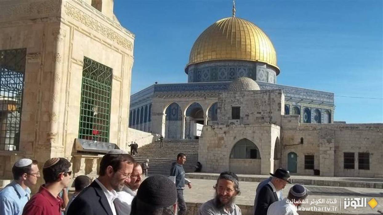 عشرات المستوطنين يقتحمون باحات الأقصى ودعوات متواصلة لشد الرحال والرباط بالمسجد