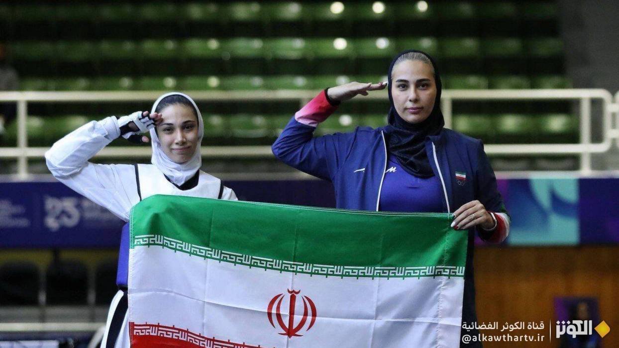 لاعبة تايكواندو الإيرانية تتقلد الميدالية الذهبية ضمن ألعاب التضامن الإسلامي